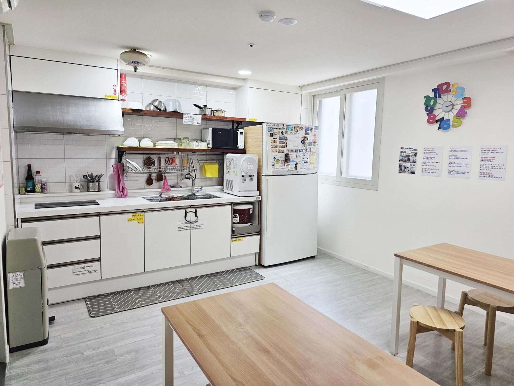 Boa Travel House Hostel Сеул Екстериор снимка