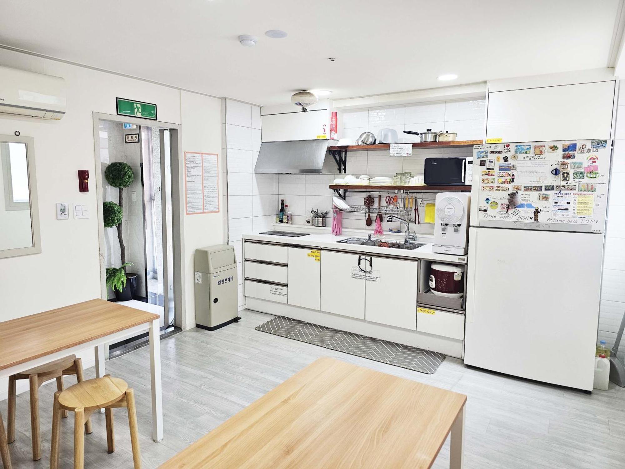 Boa Travel House Hostel Сеул Екстериор снимка