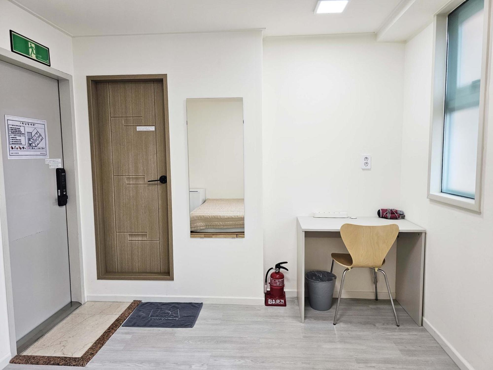 Boa Travel House Hostel Сеул Екстериор снимка