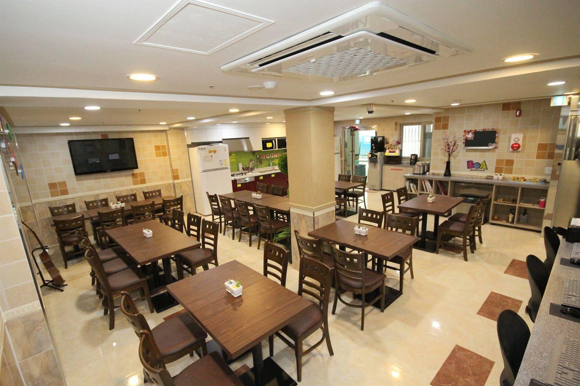 Boa Travel House Hostel Сеул Екстериор снимка