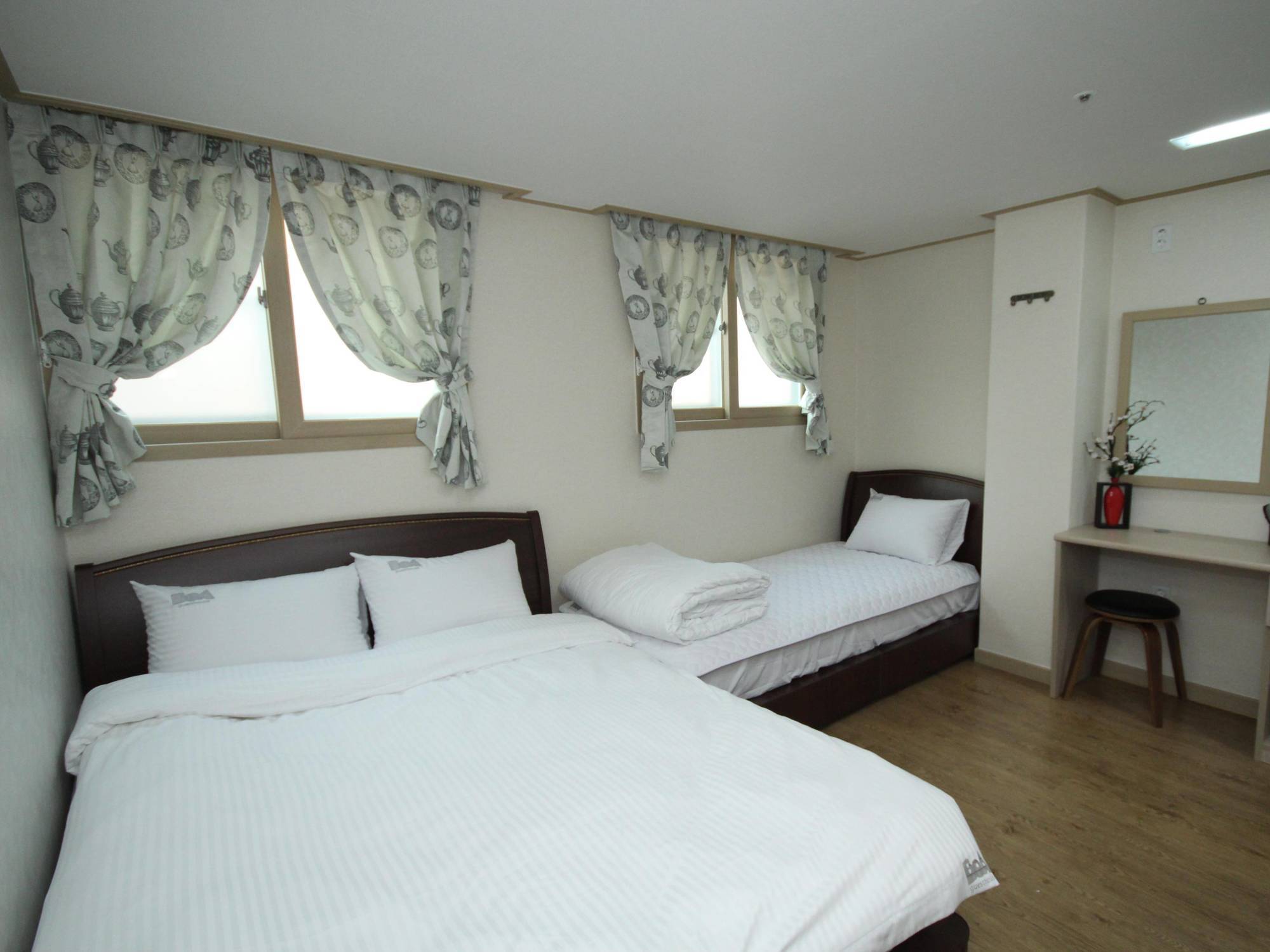 Boa Travel House Hostel Сеул Екстериор снимка