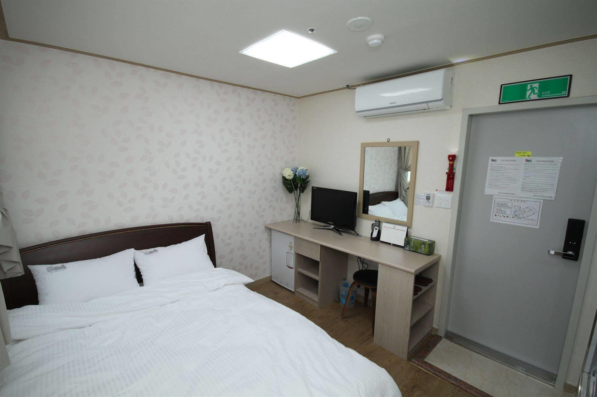Boa Travel House Hostel Сеул Екстериор снимка